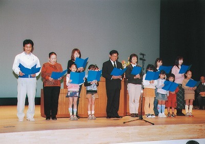 健康都市宣言をするみなさん