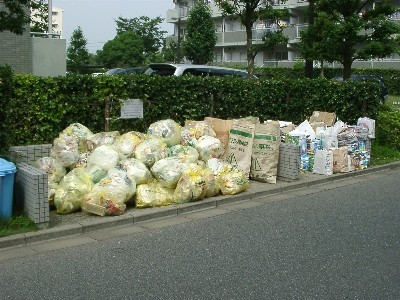 ごみ集積所風景