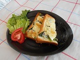 小松菜のチーズトースト