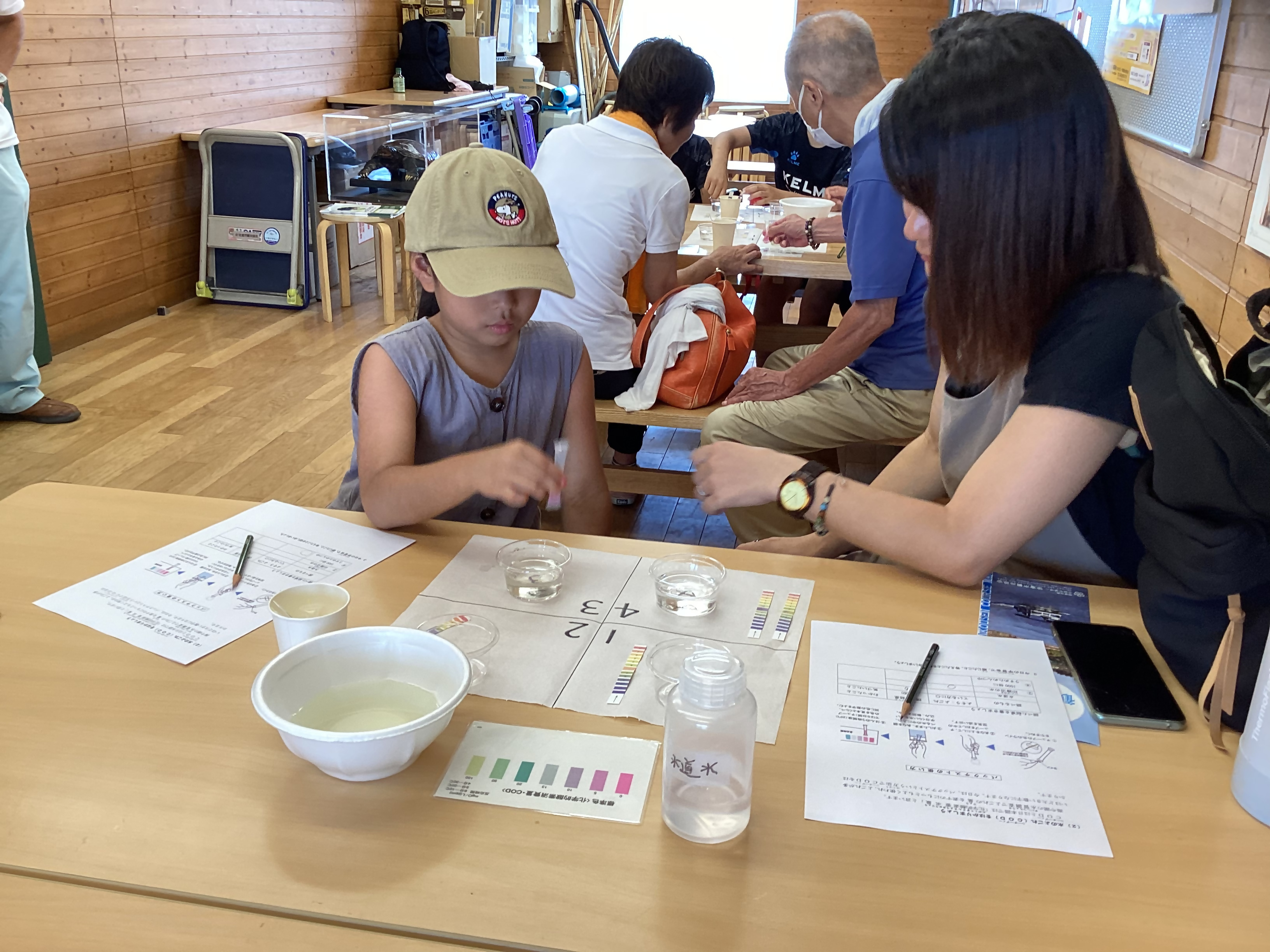 簡易水質検査の様子