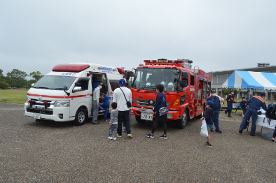 消防署の啓発（消防車両展示）
