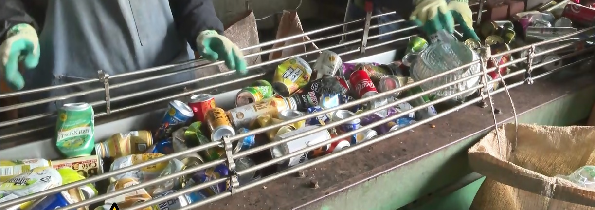 カン類の作業写真