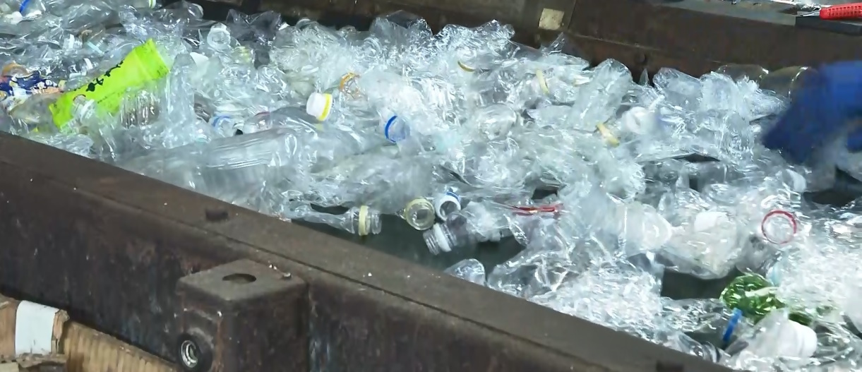 ペットボトルの作業写真